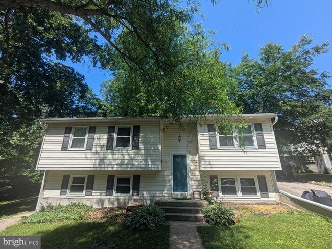 Building Photo - 3813 Oak St