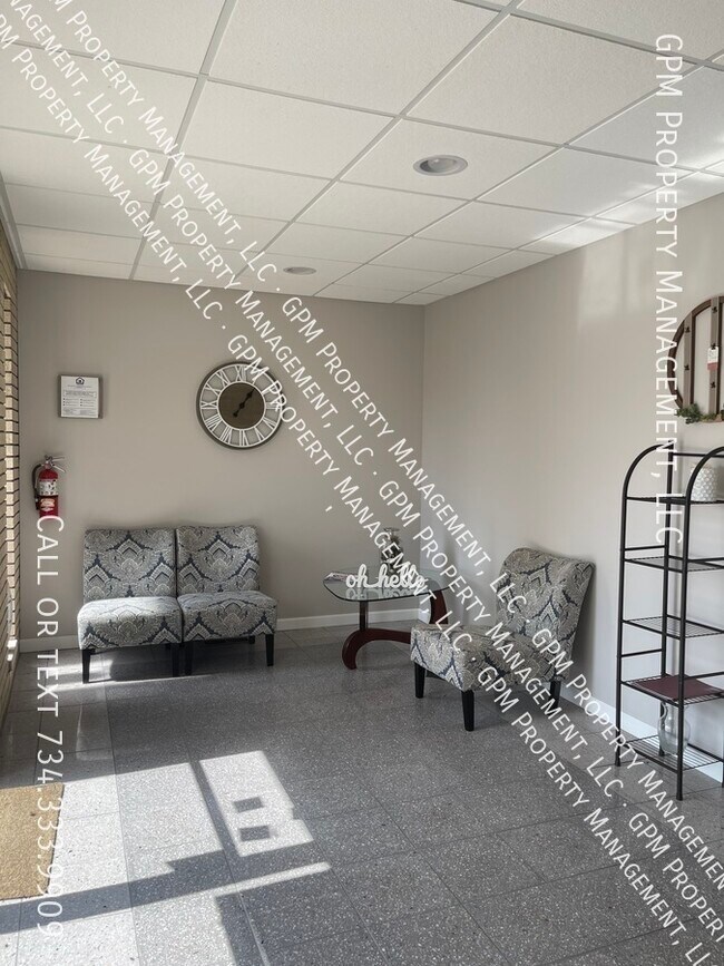 Photo - COMMERCIAL OFFICE BUILDING