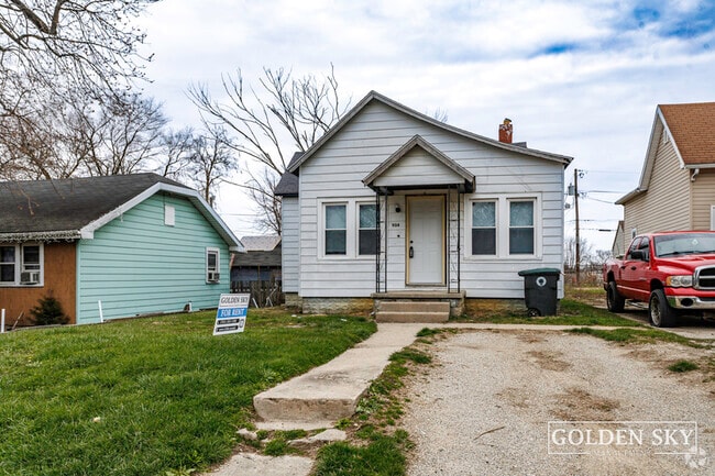 Building Photo - 904 W 7th St Rental