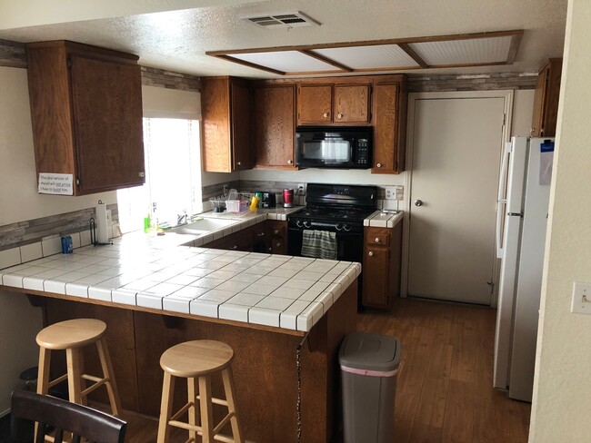 Photo - 609 E Ave J 10