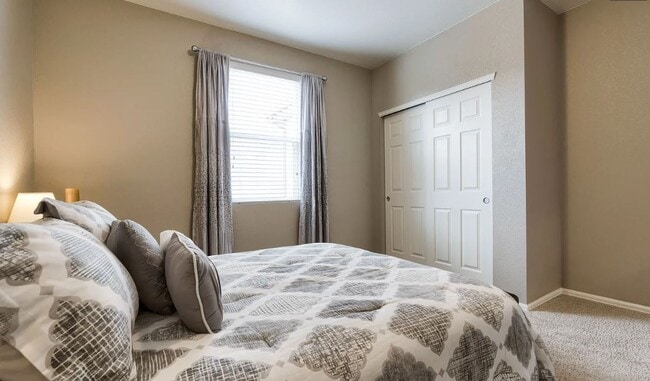 Photo - 921 Charlton Dr