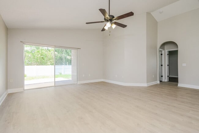 Photo - 1320 Creekview Ct
