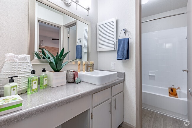 1BR, 1BA - 685SF (A2) - Bathroom