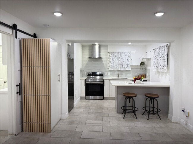 Building Photo - 828 Allston St Unit A