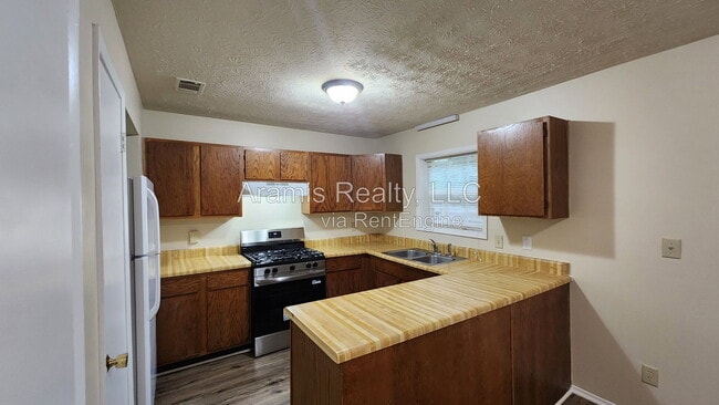 Photo - 2326 Highpoint Rd