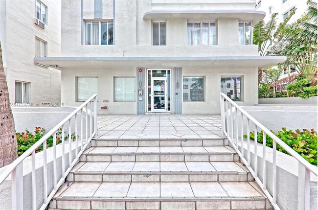 Building Photo - 3710 Collins Ave Unit N-202 Rental