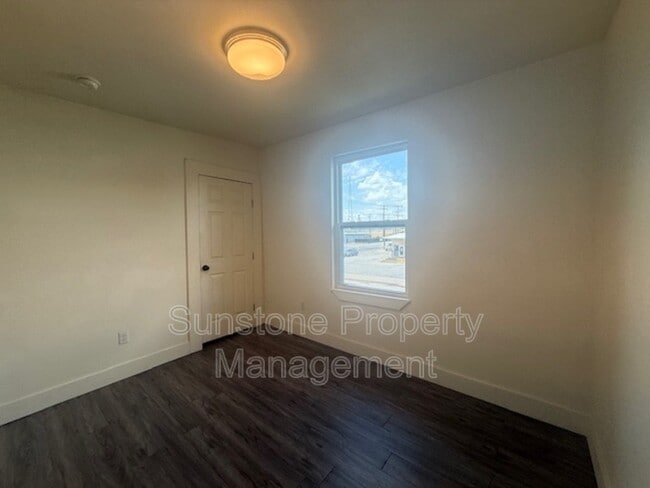 Photo - 1306 E 2nd St S Unidad Apt 5