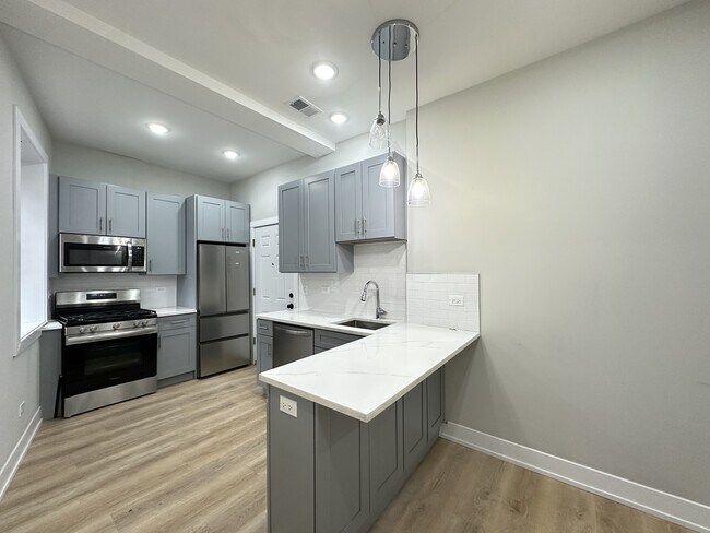 Photo - 442 W Belden Ave Unit J01W