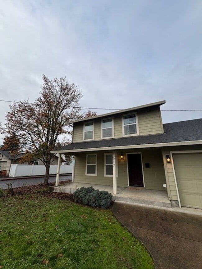 Photo - 3 Bedroom 2.5 Bath Newberg OR
