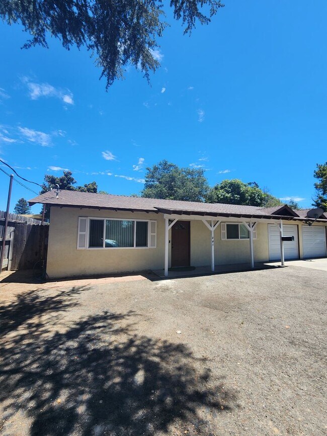 Building Photo - c24100 Unit A