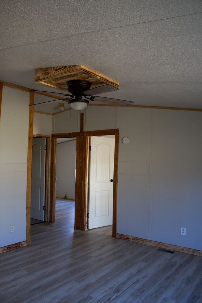 Building Photo - For Rent – 3 Bedroom, 2 Bathroom Home in Cassville, MO