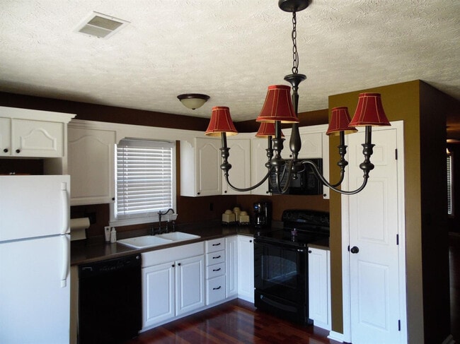 Photo - 1305 Amherst Dr