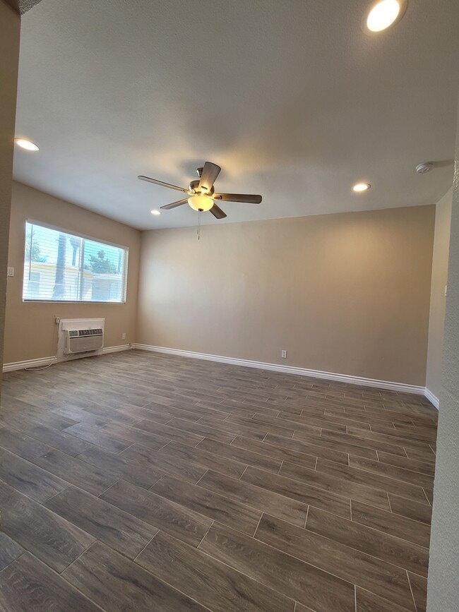 Living room - 1170 Fountain St Apartments Unit 7