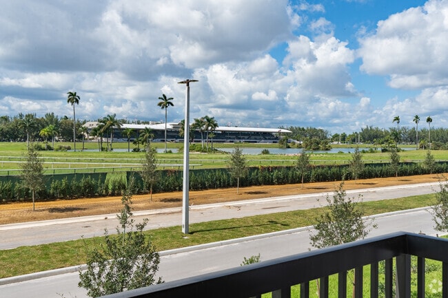 2BR, 2BA - 890SF - Balcony