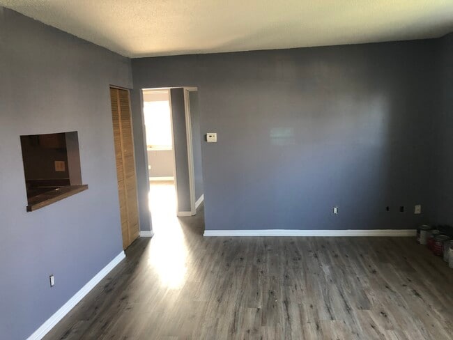 Photo - 1120 E 6th St apt 3