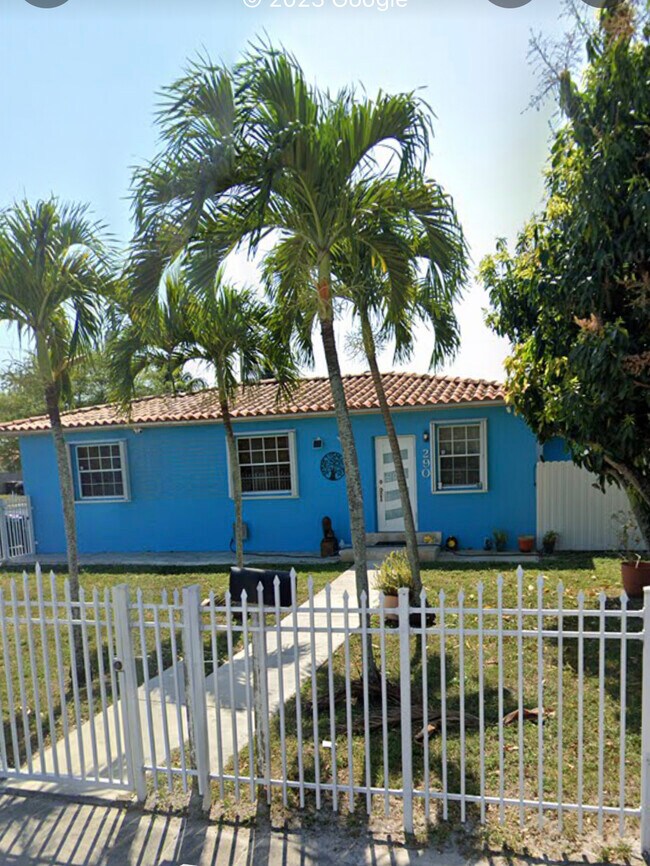 Photo - 290 E 65th St House