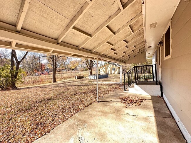Photo - 9133 Oakwood Rd