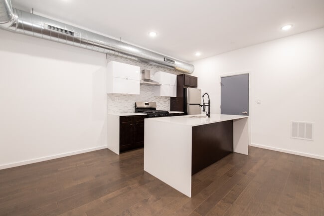 Building Photo - 638 Diamond St Unit 2