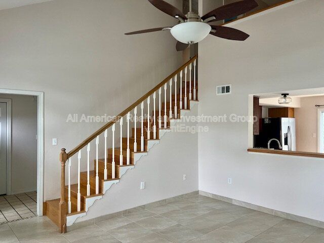 Photo - 366 Canterbury Cir NW