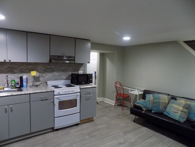 Photo - 2329 Ashburton St