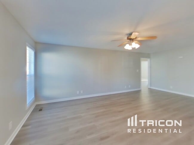 Photo - 421 Faulkner Dr