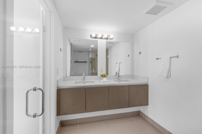 Photo - 6620 Indian Creek Dr Unidad 616