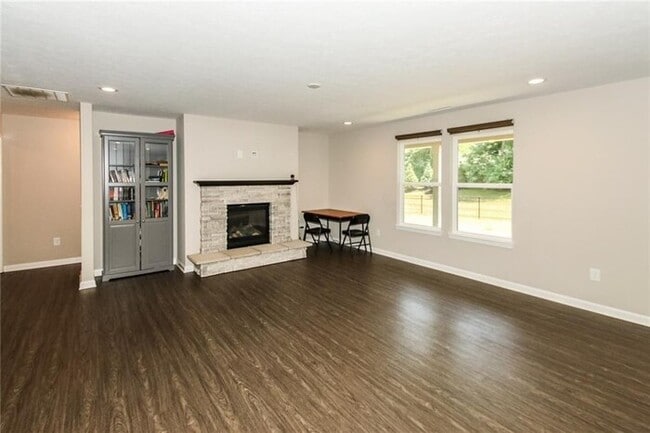 Photo - Like NEW Home in Zionsville!