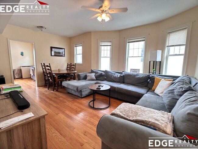 Photo - 74 Brooks St
