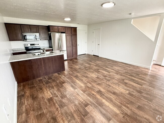Building Photo - 676 E 550 S Rental