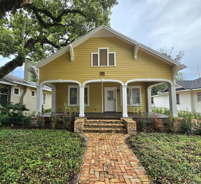 Building Photo - Lakeland's Historic District: 3 Bed/2 Bath Rental
