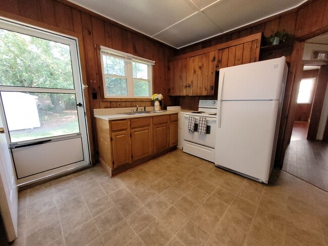 Photo - Cozy 2 Bed 1 Bath Cottage near Downtown El...