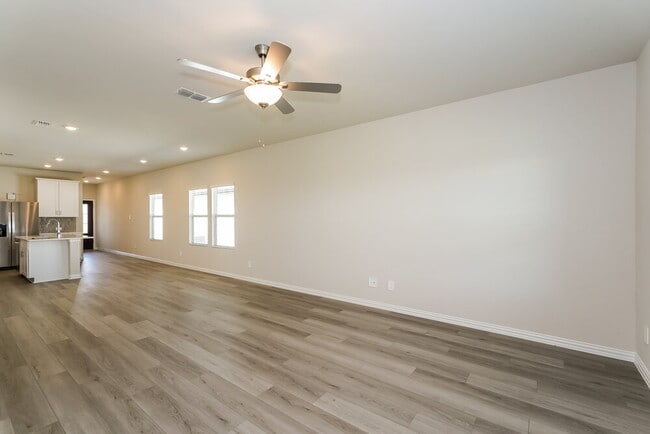 Photo - 831 Wisteria Ln