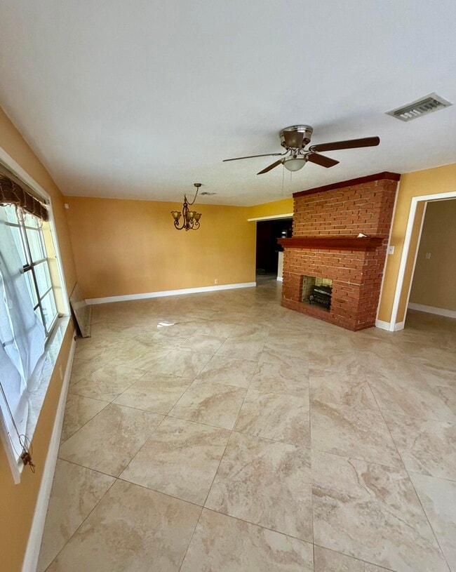 Photo - 2425 Ceceile Ave