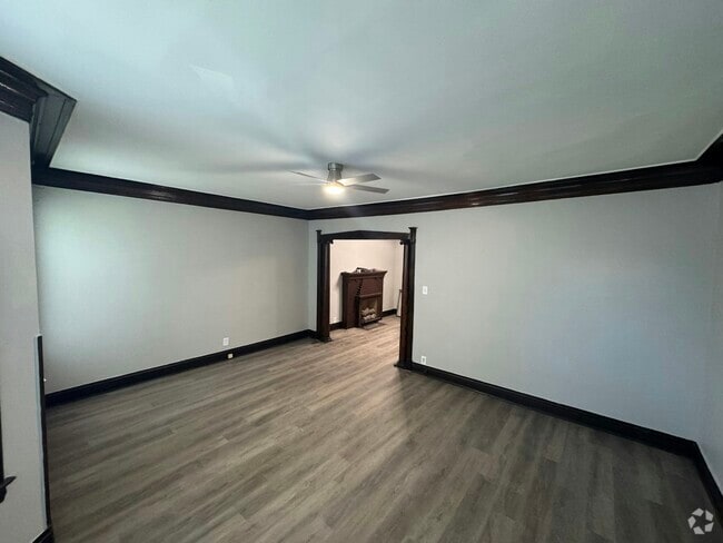 Building Photo - 6360 S Greenwood Ave Unit 6360 -  2 Rental