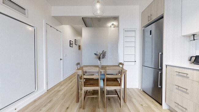 Photo - 1197 The Queensway Unit SI ID1504460P