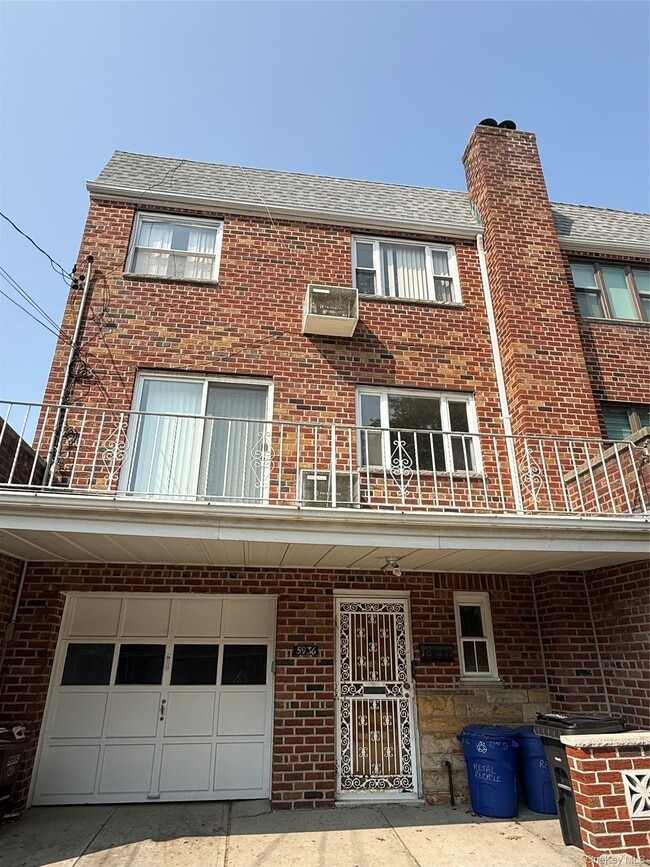 Building Photo - 59-28 72nd St Unit 2