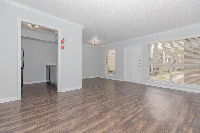 Building Photo - 3001 Hillcroft St Unit G0105