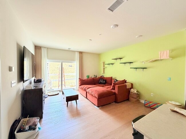 Building Photo - 6 Stratton Dr Unit 110