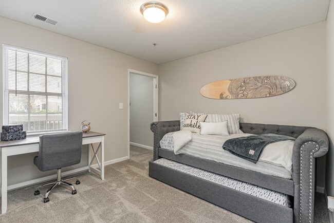 Litchfield Oaks Apartments