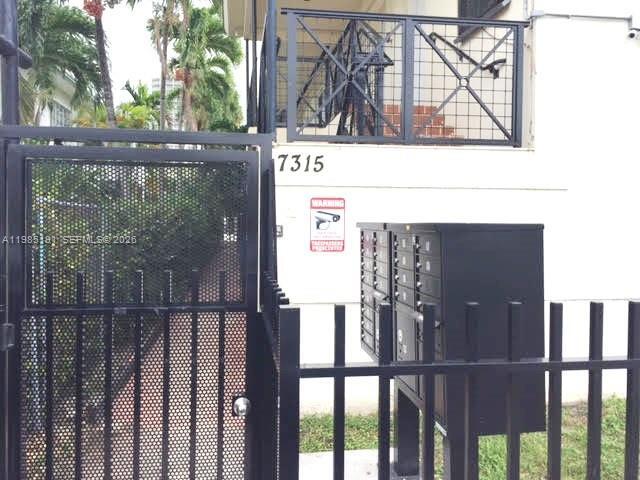 Building Photo - 7315 Byron Ave Unit 6