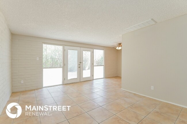 Photo - 6675 E Fayette St