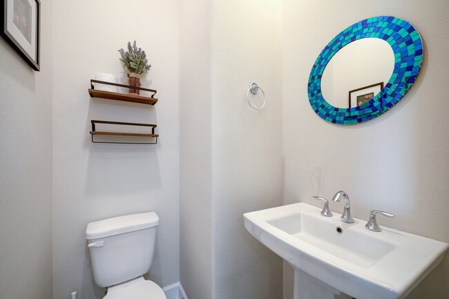 Photo - 2119 Naomi St