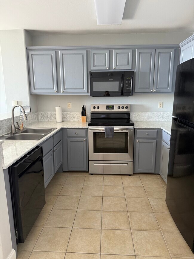 Kitchen - 13415 Blue Heron Beach Dr Unit 1-407