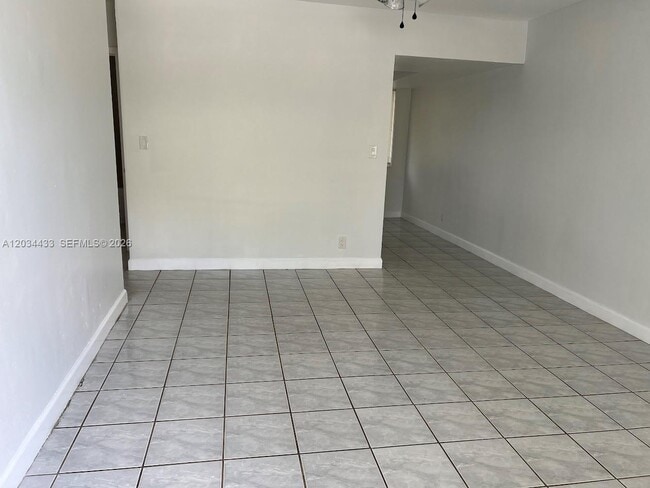 Photo - 910 N 56th Ave Unit 1