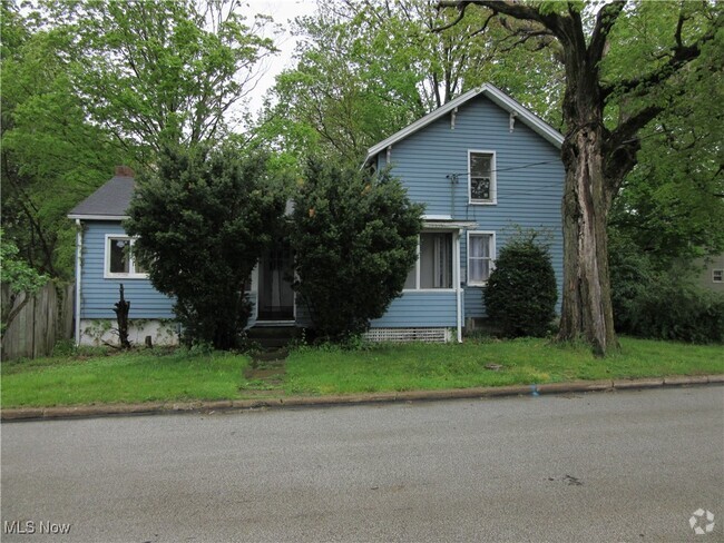 Building Photo - 128 Eagle St Rental