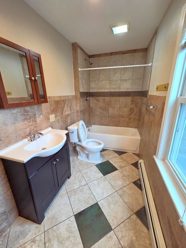 Photo - 1336-1340 Cranston Street Unidad 1340 - 1st Floor Rear