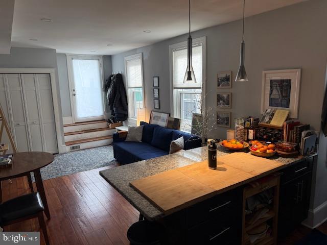 Photo - 4227 Station St