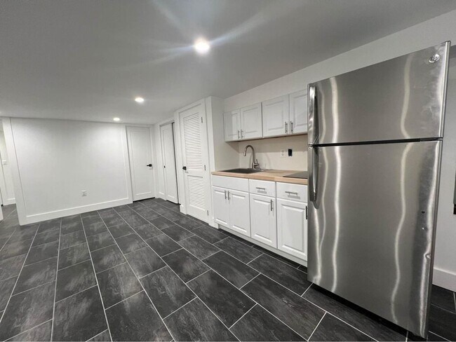 Photo - 436 Lamont St NW
