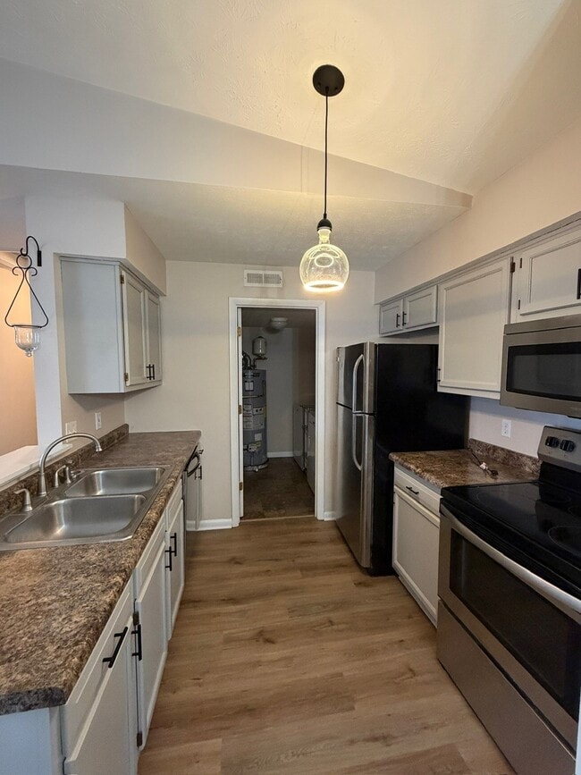 Kitchen - 533 Aspen Glen Dr Unit 311