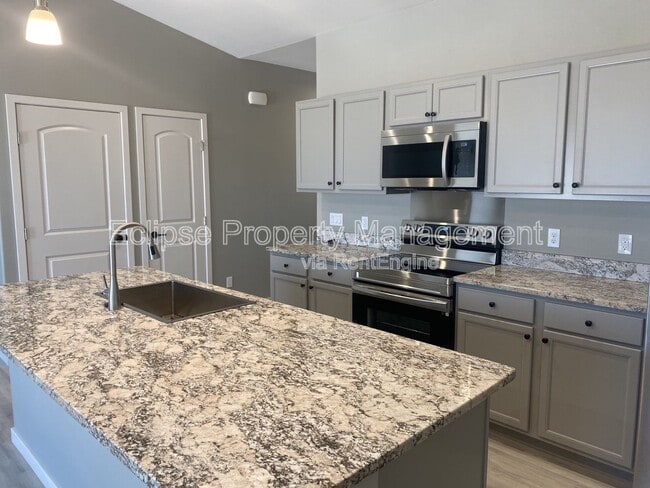 Photo - 515 Crestone Ave